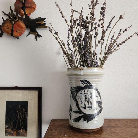 Vintage Handmade Artist Sign Nancy Pawel Fish Sketch Pottery Vase - Picture 2 of 8